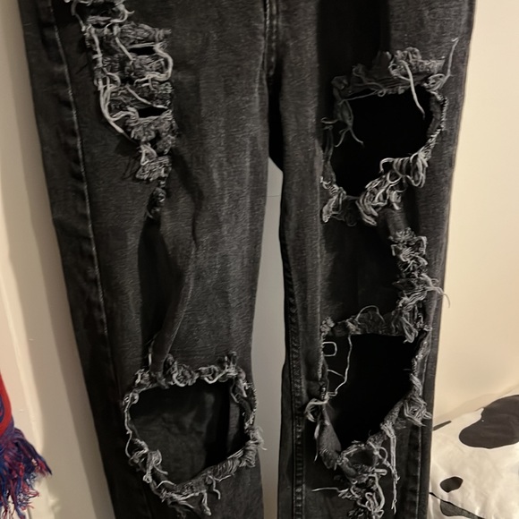 Vibrant distressed jean - Picture 3 of 4